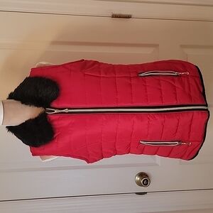 Casual Identity Red vest with removeable Black faux fur trim, size M